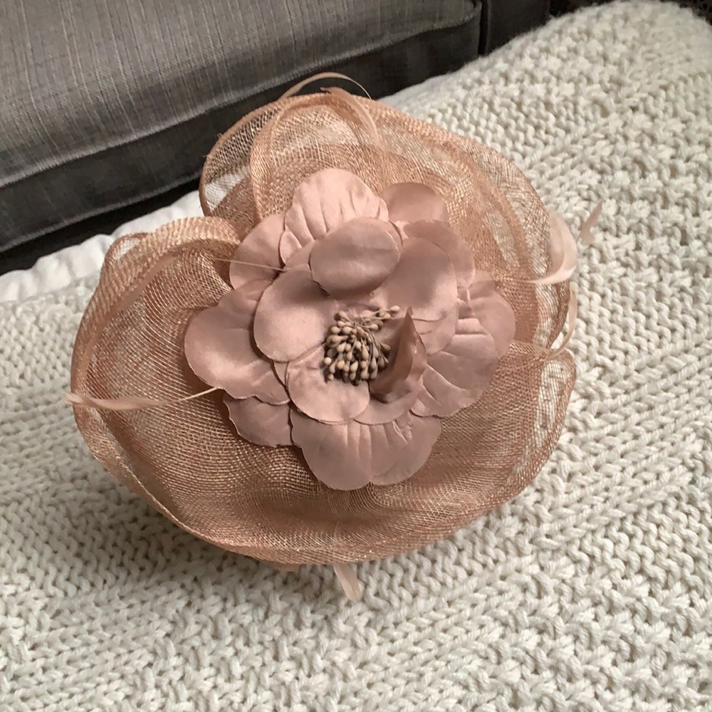Beige fascinator for formal British occasions